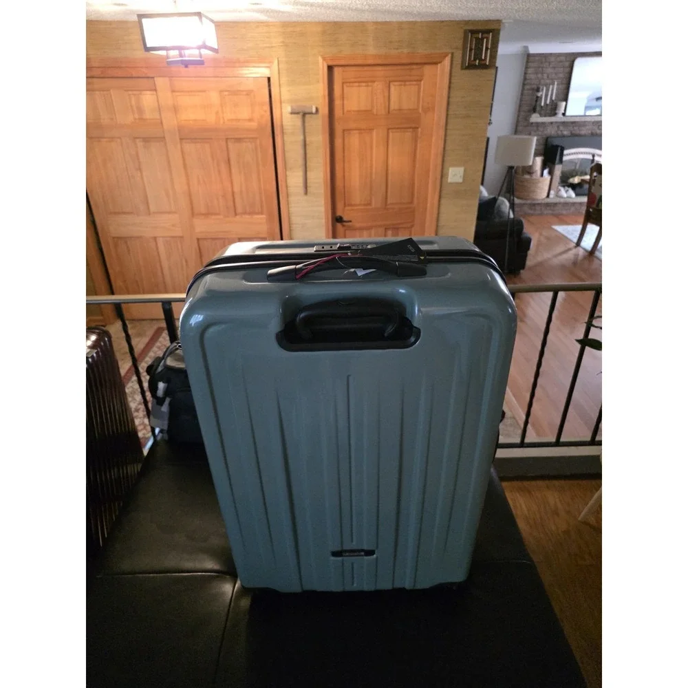 NEW Tumi V4 30.5